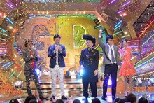 天竺鼠が狙っていた紙吹雪。(c)ABC