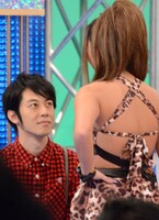 あいなに睨まれる西野。