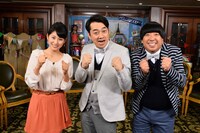 「バナナマンの世界こんな学校あったんだ!?」MCのバナナマンと本仮屋リイナ。