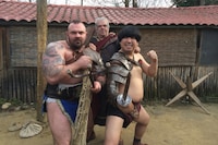 イタリアのグラディエーター学校で実際に戦闘を体験したバナナマン日村。