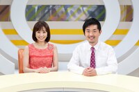 MCの小林麻耶（左）、佐々木圭一（右）。(c)BS朝日