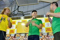 プロレスしりとりの一場面。