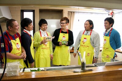 東洋水産PRESENTS「ロバートのみんなを笑顔にしよう！お笑いおもてなしバトル」の様子。