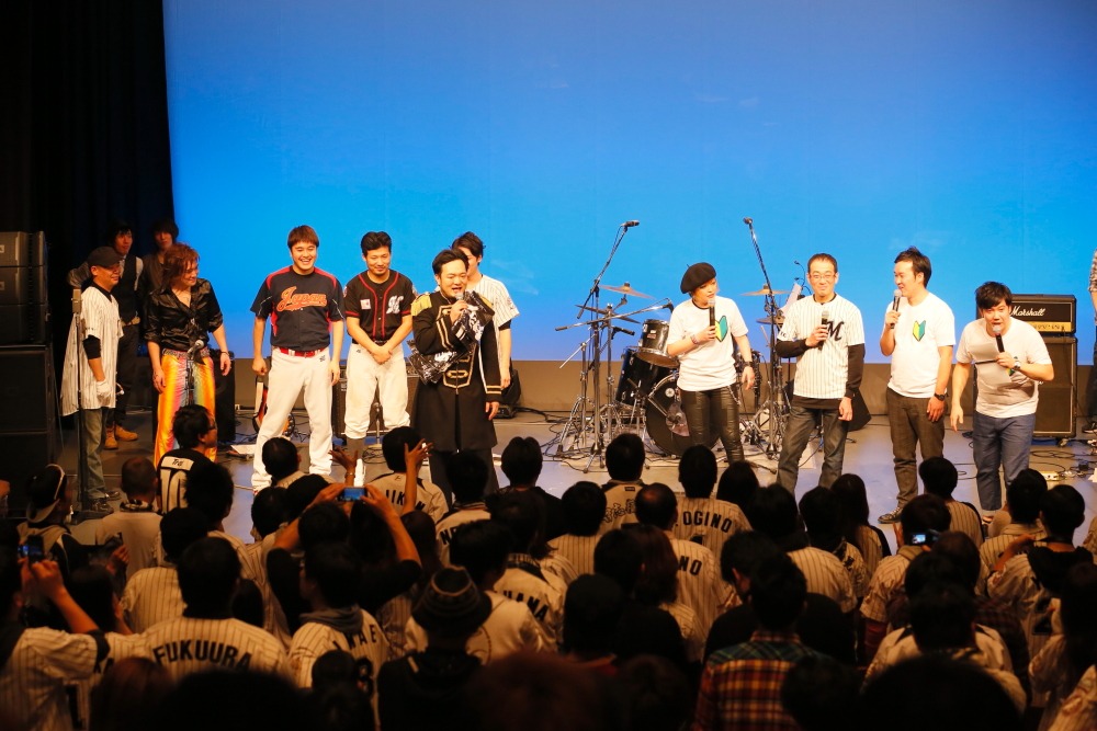 イベント「球春到来！キャンプインだよマリーンズ応援初めinよしもと幕張イオンモール劇場」の様子。