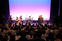 「球春到来！キャンプインだよマリーンズ応援初めinよしもと幕張イオンモール劇場」の様子。