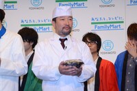 「ねぎ塩牛バラ丼～韓国風味付海苔添え」を担当した木村祐一。