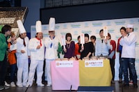 「『ファミ丼 食べたい！＆美味しい！投票バトル』東西最終決戦」イベントの様子。