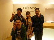 我が家と杉原杏璃（中央）。(c)テレビ朝日