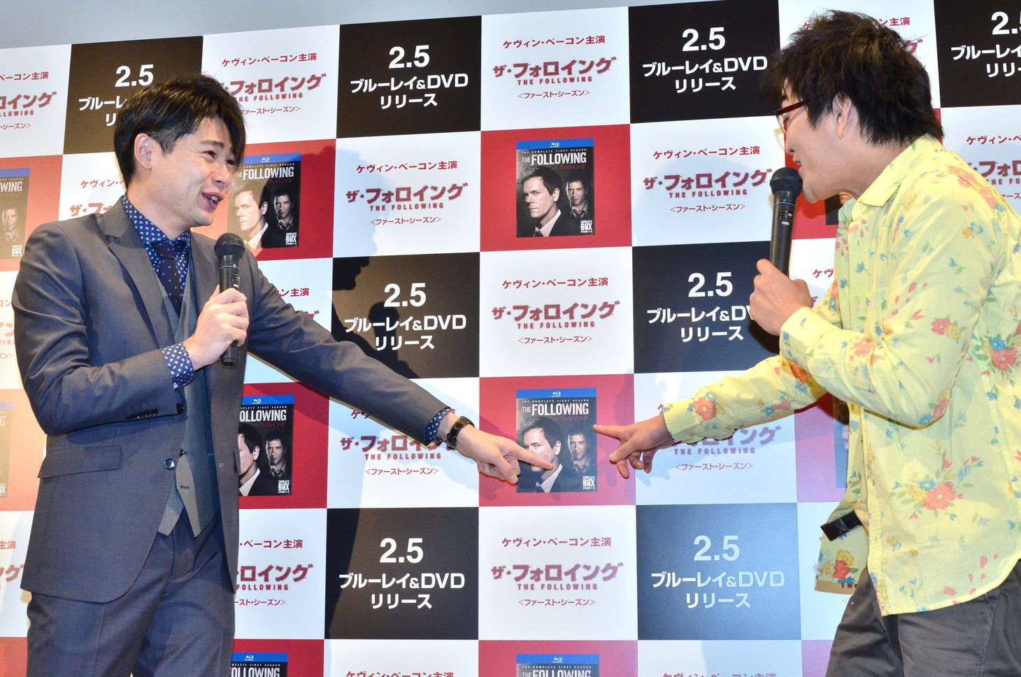 作中の殺人鬼を擁護する徳井（右）の発言を皮切りに論戦を繰り広げる平成ノブシコブシ。