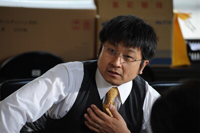 映画「東京難民」で主人公が経験するアルバイトの上司・毛利役を演じるダイノジ大谷。(c)2014「東京難民」製作委員会