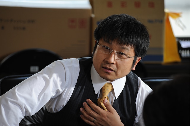 映画「東京難民」で主人公が経験するアルバイトの上司・毛利役を演じるダイノジ大谷。(c)2014「東京難民」製作委員会