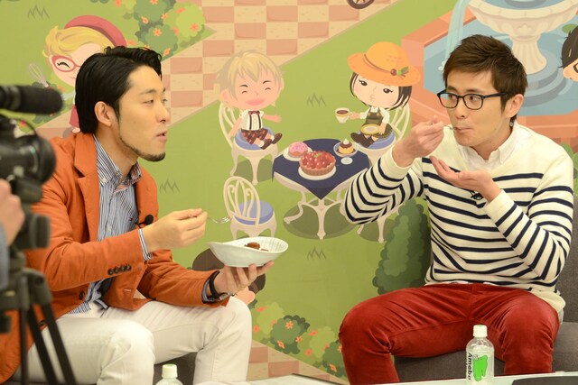 「手作りチョコ推進隊が選ぶ！食べたいチョコはコレ！powered by ペコリ」生放送の様子。