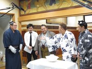 仙台出身の弟子をイジるサンドウィッチマン。