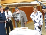 チョコレートちゃんこに鼻をつまむ一同。