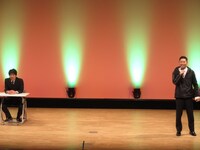 キングオブコメディ。ニュースキャスターと新人レポーターのコント。