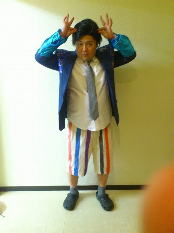 髪の毛が気になるこっすー。