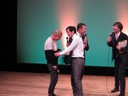 森田にネタのフレーズをぞんざいに扱われ慰め合う小峠と浜谷。