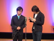 外国人とのファンとの接し方を練習する風藤松原。