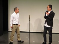 漫才。真面目でまっすぐすぎる吉田に困惑する南川。