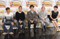 記者会見の様子。