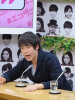 女性に対しても笑いのためならときに声を荒げる村本。