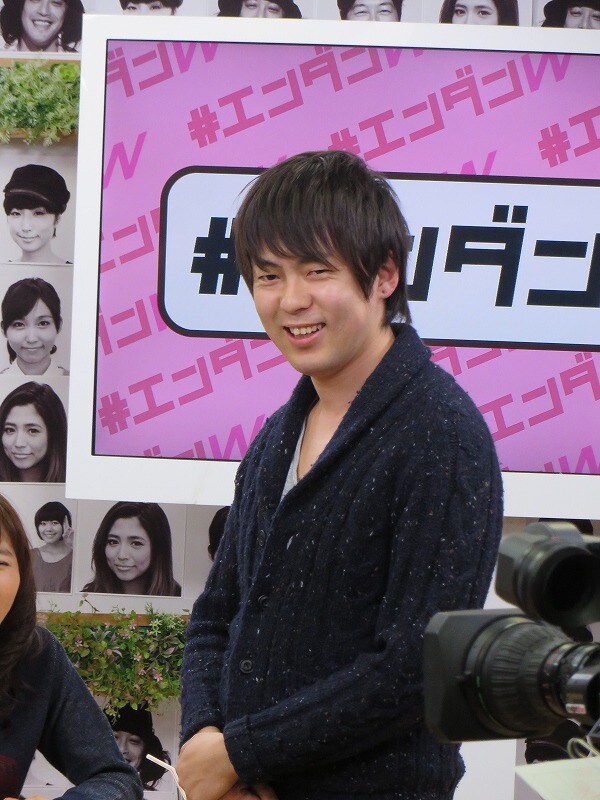 「＃エンダンW」（NOTTV）でバレンタインデートの相手を募集したウーマンラッシュアワー村本。
