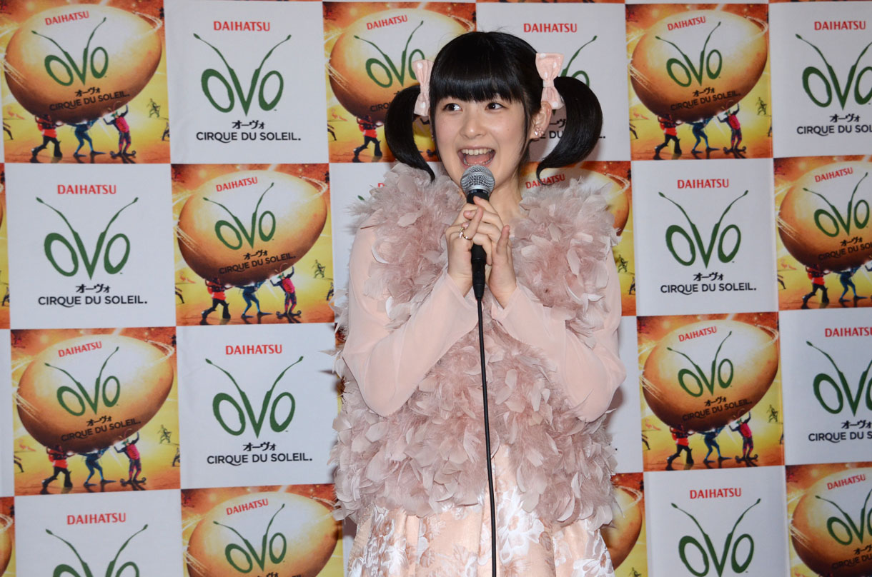 「ダイハツ オーヴォ」グランドオープニングに来場した嗣永桃子（Berryz工房）。