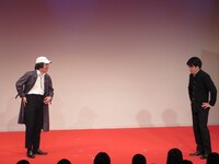 コント「若さ」。星を見つめる高校生におじさんが声をかけてくる。