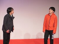 コント「100億の男」。100億が当たった男・いけやと友人の押見。