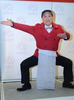 「ベストフンドシストアワード2013」を受賞したダチョウ倶楽部・上島。