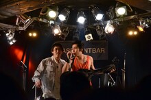 「バレンタイン イブ LIVE」にて2人で「歯車」を歌うさらば青春の光。