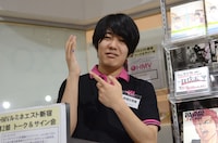 インクが手についてしまい「POPあるある」と阿諏訪。