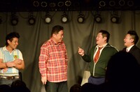 オテンキのトークライブ「イベント1回やらせて！」の様子。3人と交流の深い伊集院光（左から2人目）がゲスト出演した。