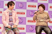 （左から）福士蒼汰と渡辺直美。