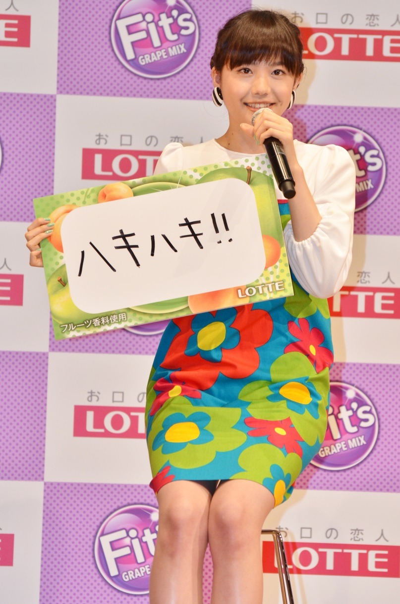 「2014年がらっと変えたいこと」という質問に答える松井愛莉。