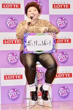 「2014年がらっと変えたいこと」という質問に答える渡辺直美。