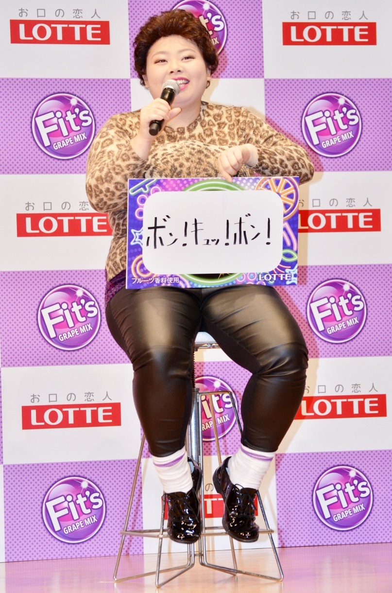 「2014年がらっと変えたいこと」という質問に答える渡辺直美。