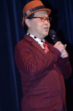 「メガネ試写会」に登壇したダチョウ倶楽部・上島竜兵。