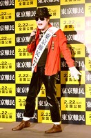 「ジャクソン太夫」に扮してダンスを披露するコウメ太夫。