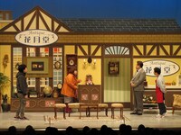 吉本新喜劇「恋するフランス人形」(c)吉本興業