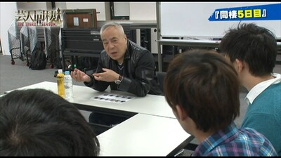 「芸人同棲 THE THIRD SEASON」に出演する西川のりお（写真奥）。(c)テレビ朝日