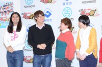 「静岡発！よしもとチャリ笑プロジェクト」の発表会見に出席した（左から）ハイキングウォーキングとハリセンボン。