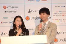 「第6回沖縄国際映画祭」プログラム発表会見の司会を務めた藤井隆（右）と佐藤麻衣。