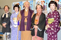 「西川きよし芸能生活50周年記念公演 コメディ 水戸黄門」に出演する（左から）坂田利夫、森昌子、西川きよし、池乃めだか、末成由美。