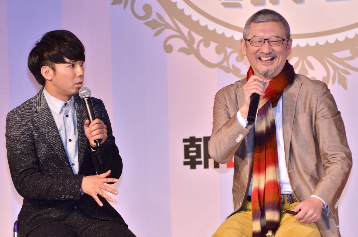 （左から）ピース綾部、早稲田大学・森川友義教授。