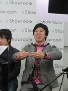 中川のギャグ「アイムウォシュレット」。やたらと舌を出すギャグが多いことが判明。