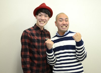 「新人内さまライブ チャンピオン大会」で優勝したフレンチブル。左が大西、右が加瀬部。