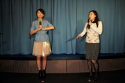 椿鬼奴（右）、大野いと（左）。