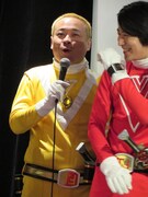 イエロー役のバッファロー吾郎A。