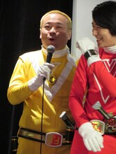 イエロー役のバッファロー吾郎A。